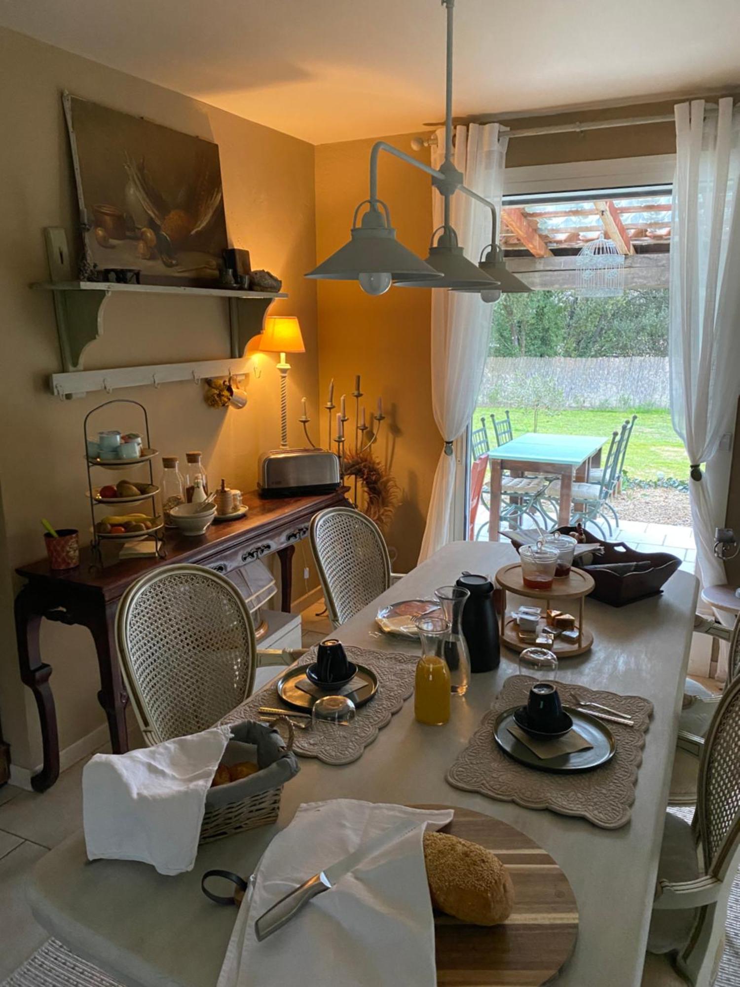 L'Eveil En Provence Bed & Breakfast Entrecasteaux Ngoại thất bức ảnh