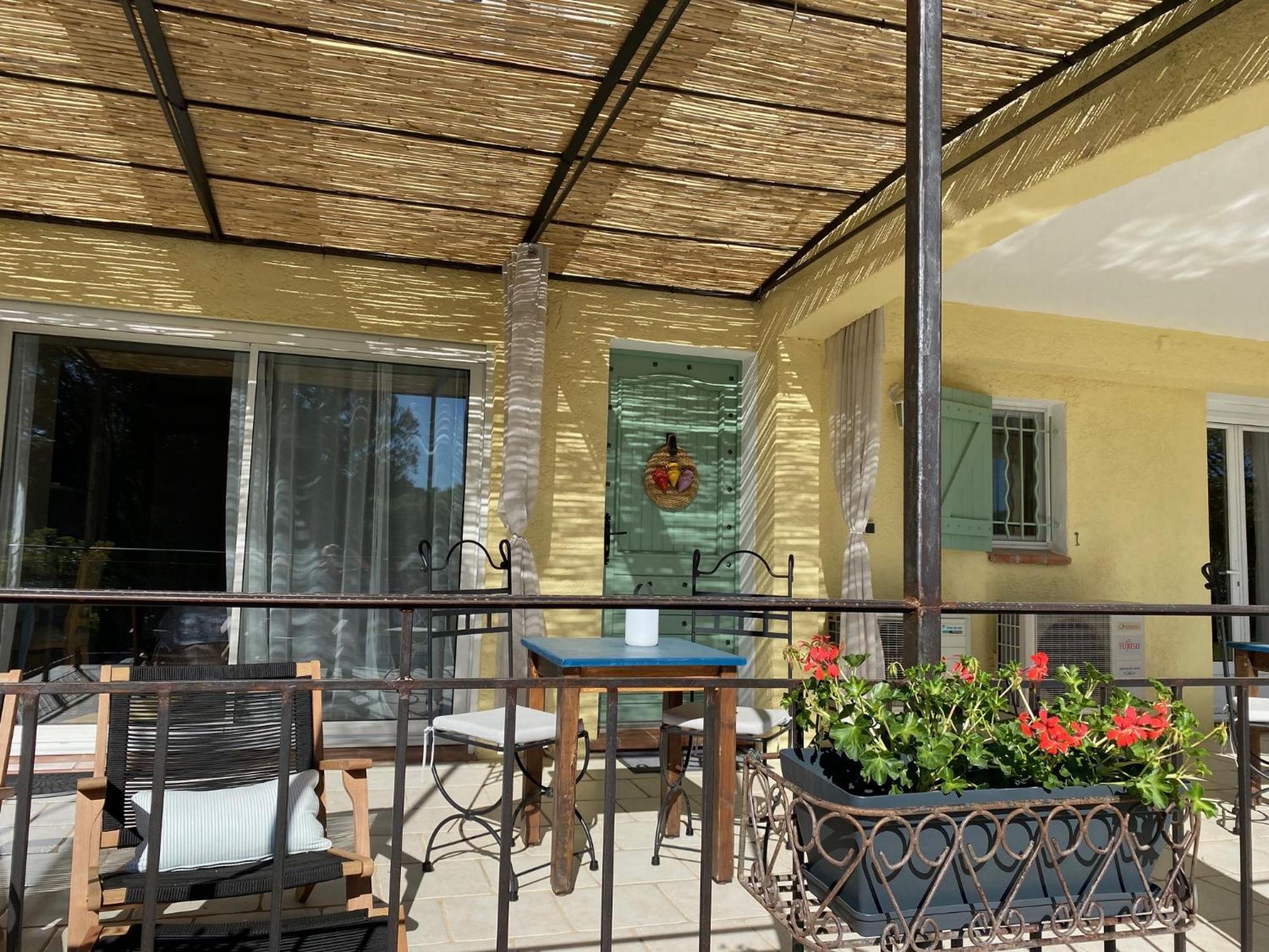 L'Eveil En Provence Bed & Breakfast Entrecasteaux Phòng bức ảnh